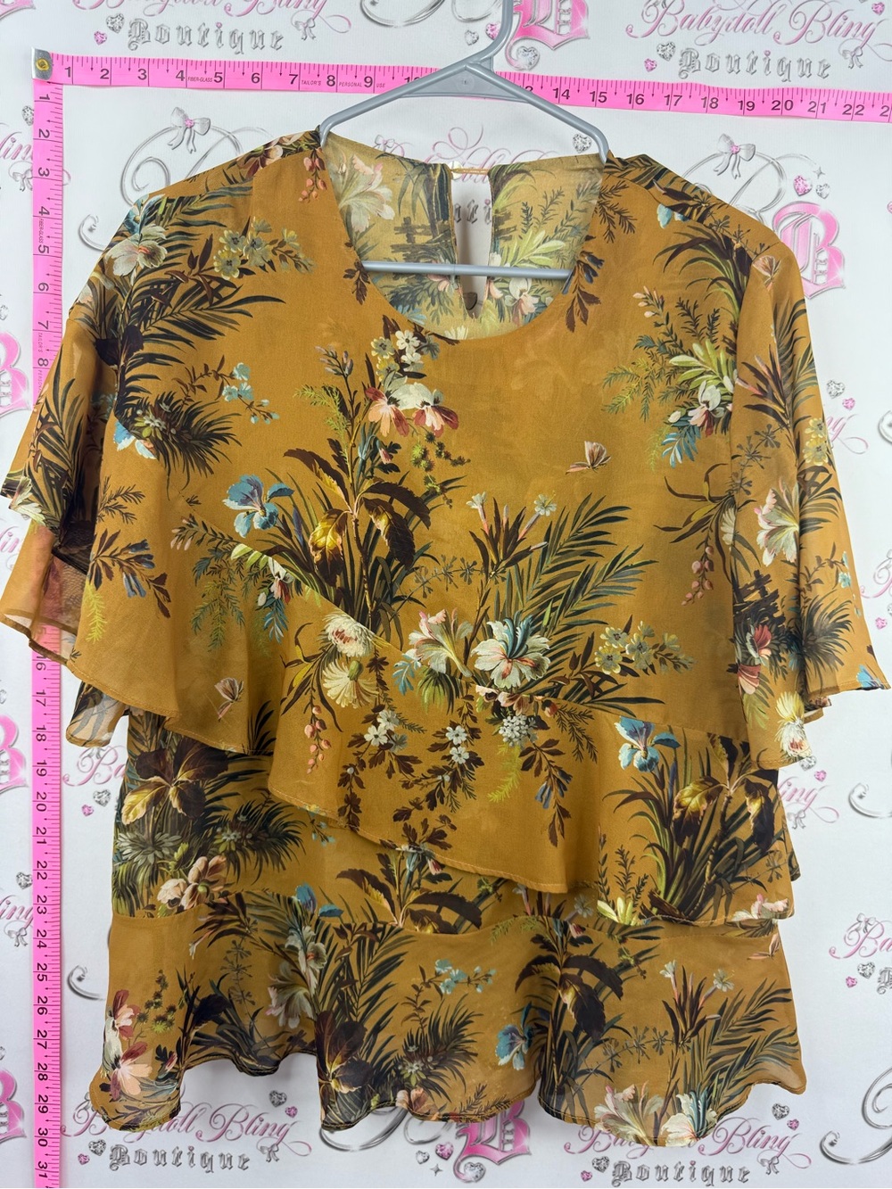 Tshirt ruffles frilly flowers Floral Ruffle Short-Sleeve Top in Mustard